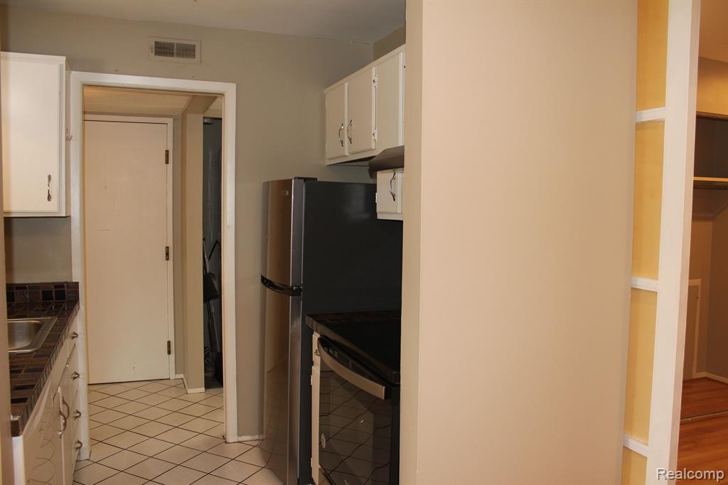 922 CHESTNUT HILL Drive, Auburn Hills, MI 48326 — Photo 28