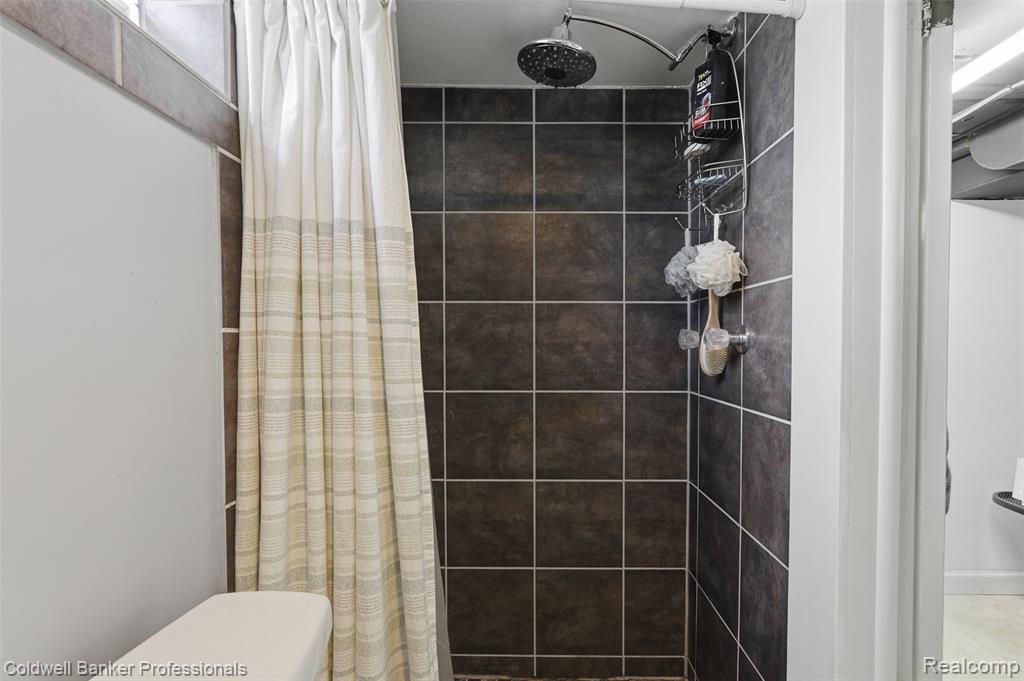 927 Montrose Avenue, Royal Oak, MI 48073 — Photo 25
