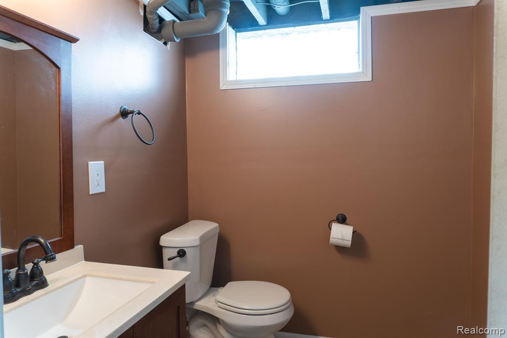 405 N MINERVA Avenue, Royal Oak, MI 48067 — Photo 32