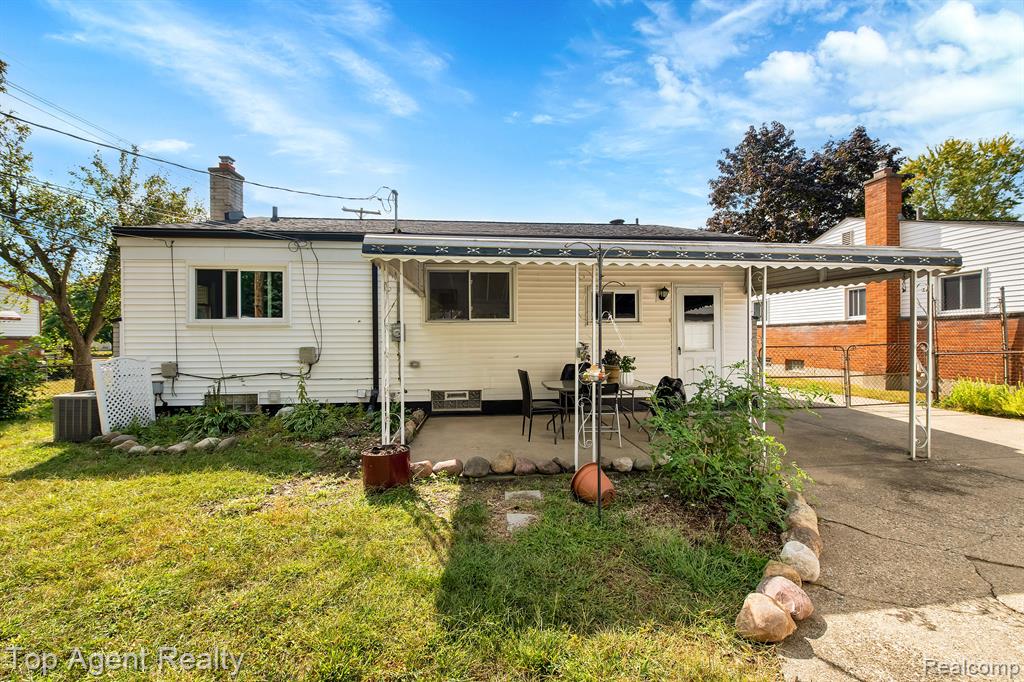 545 SONIA Avenue, Madison Heights, MI 48071 — Photo 24