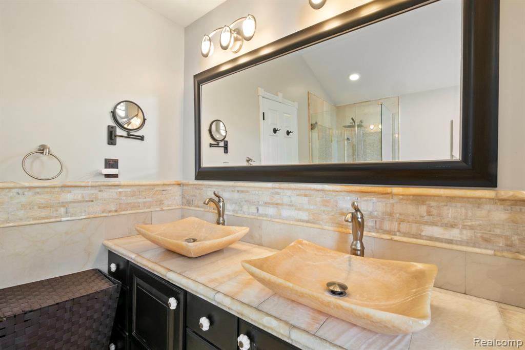 51246 Woodside Drive, Macomb, MI 48042 — Photo 21