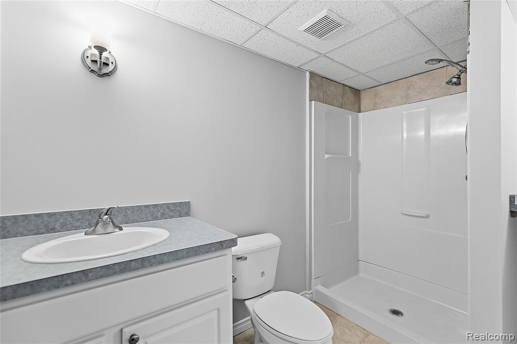 49783 Golden Park Drive, Utica, MI 48315 — Photo 53