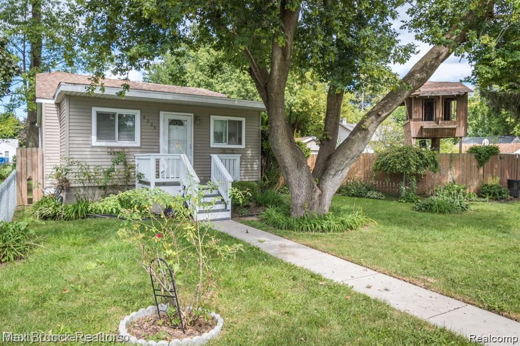 8229 Essex Avenue, Warren, MI 48089 — front exterior