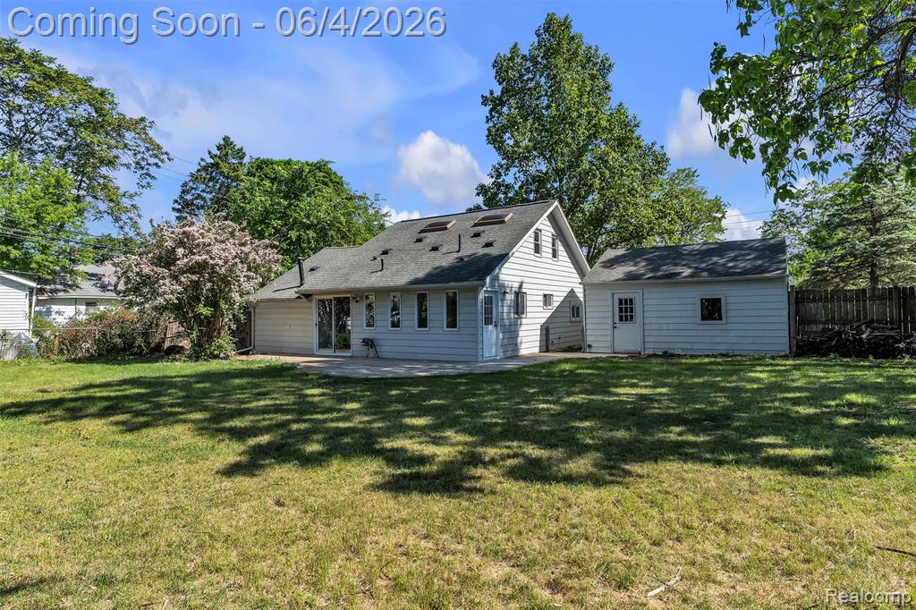 2890 Beland Avenue, Keego Harbor, MI 48320 — Photo 34
