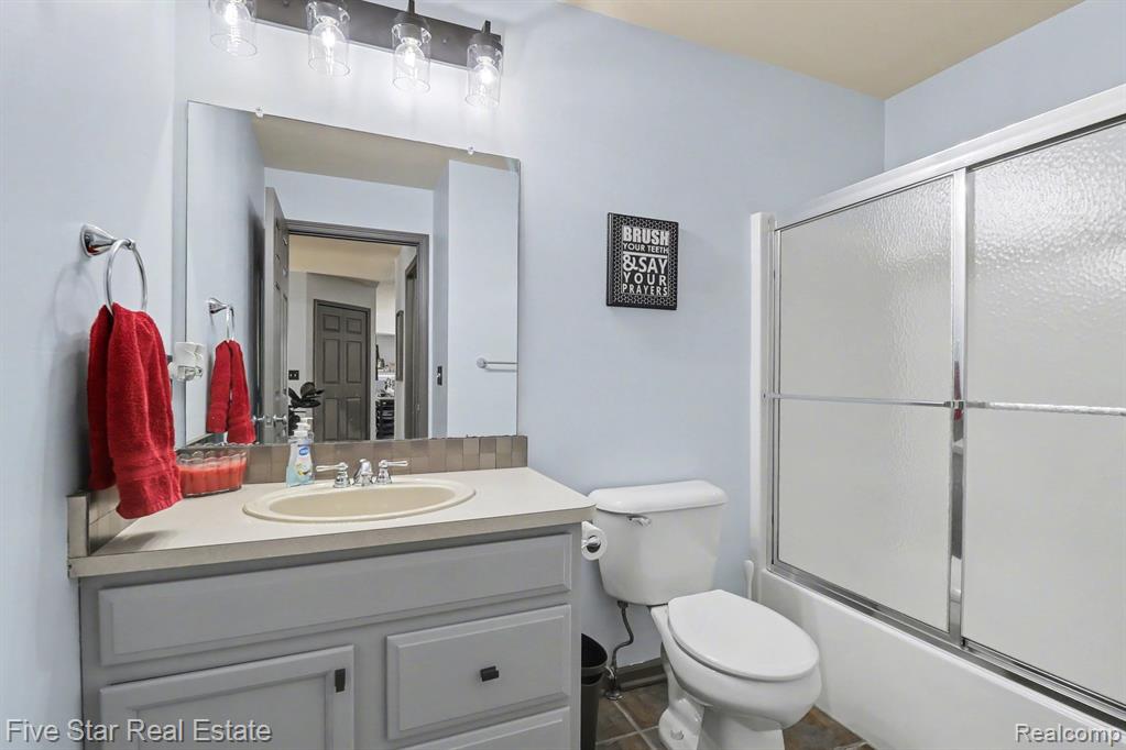 153 S Vista, Auburn Hills, MI 48326 — Photo 16