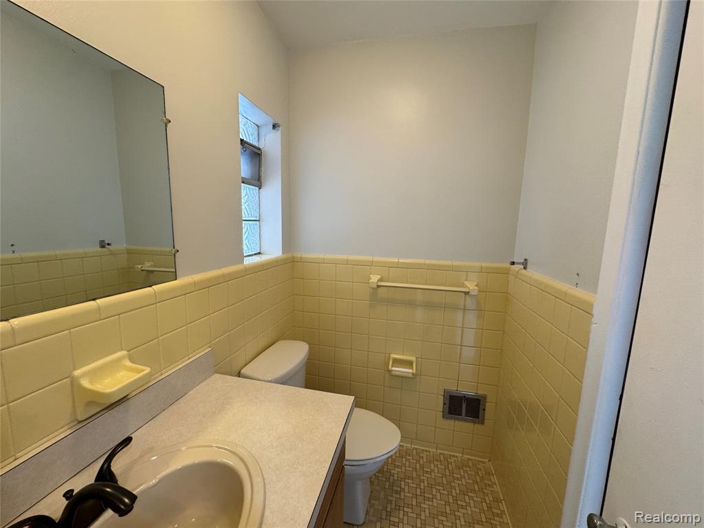 6004 Cronin Drive, Dearborn Heights, MI 48127 — Photo 9