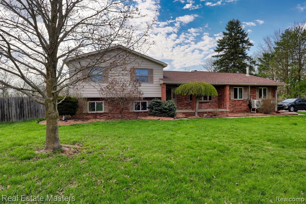 8187 N Elms, Flushing, MI 48433 — Photo 2