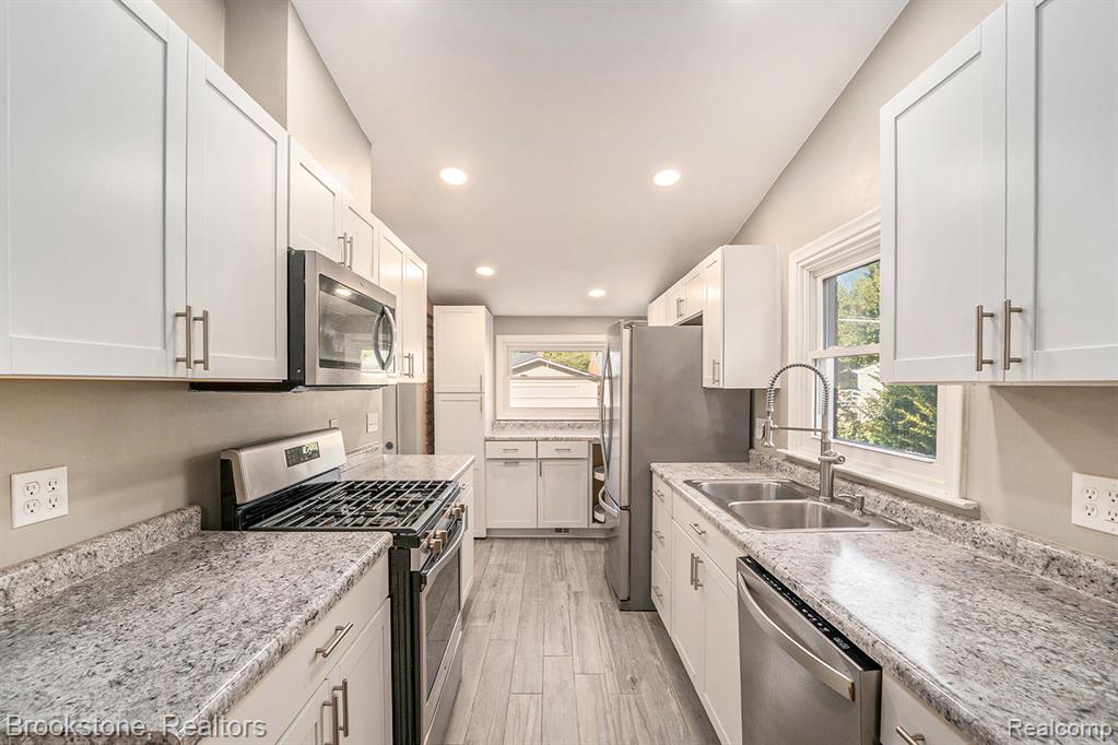 9279 Idaho Street, Livonia, MI 48150 — Photo 3