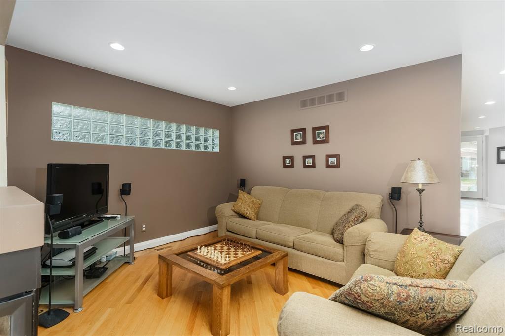 775 Lyle Drive, Waterford, MI 48327 — Photo 25