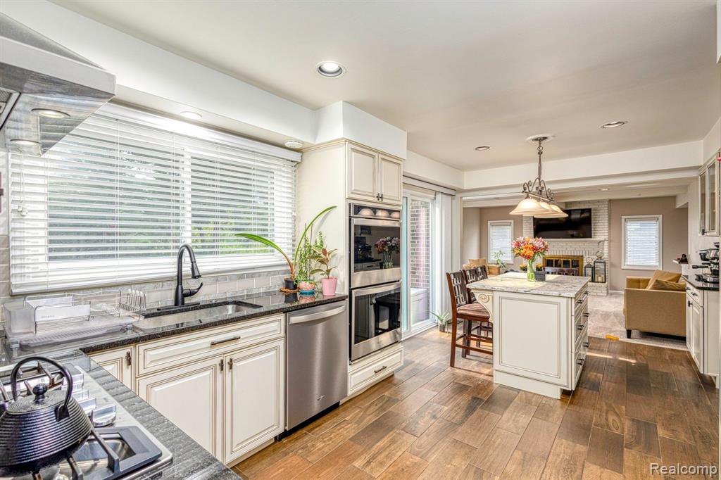7464 WESTBURY Boulevard, West Bloomfield, MI — Photo 11
