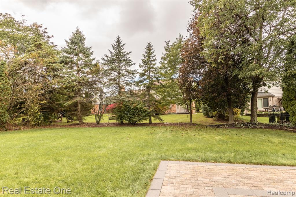 5201 CROWFOOT Drive, Troy, MI 48085 — Photo 57