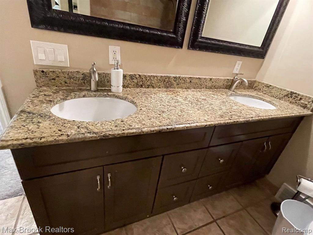 5630 BEAUCHAMP, West Bloomfield, MI — Photo 11