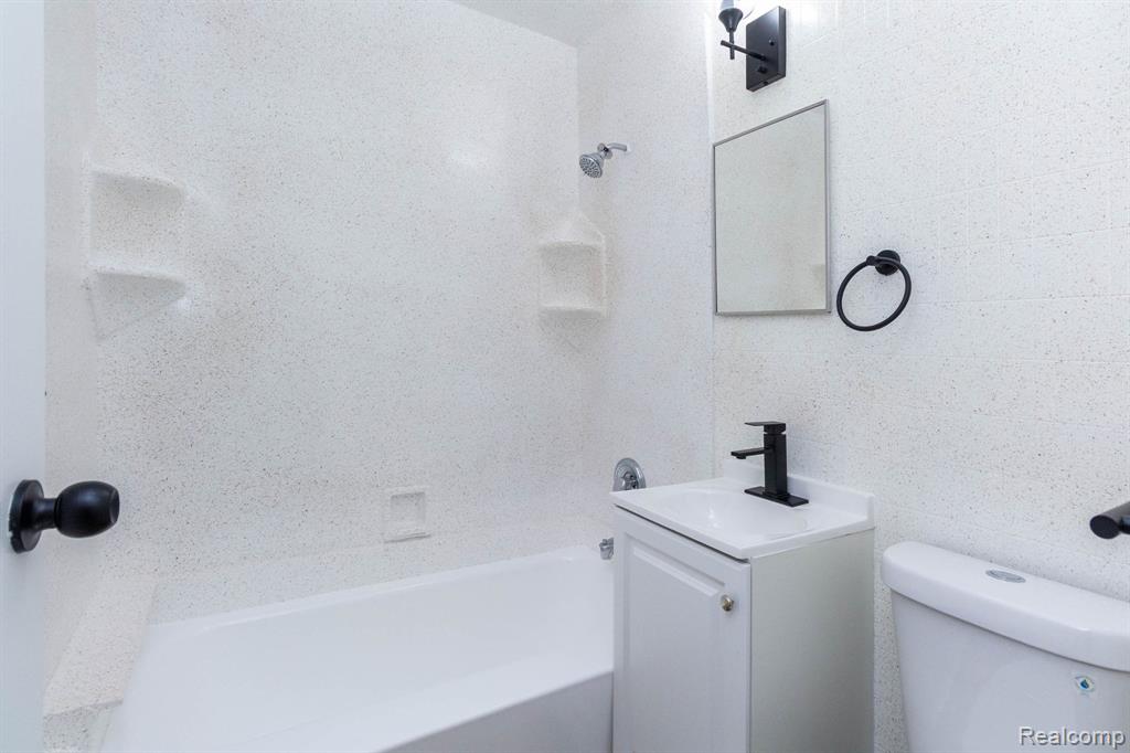 23824 Tuscany Avenue, Eastpointe, MI 48021 — Photo 12
