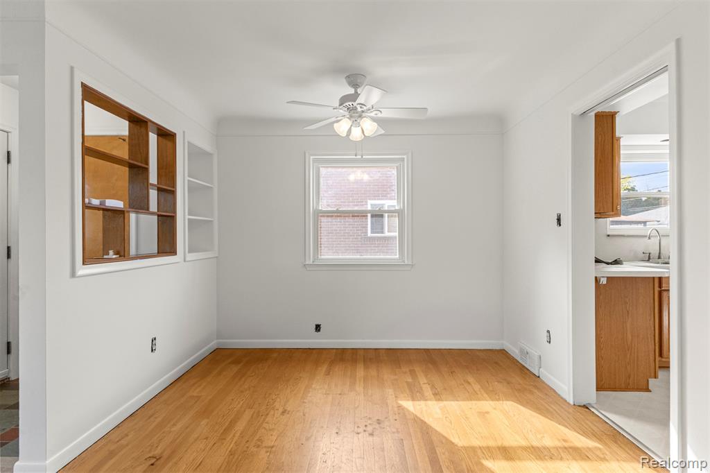 8255 Kinmore Street, Dearborn Heights, MI 48127 — Photo 7