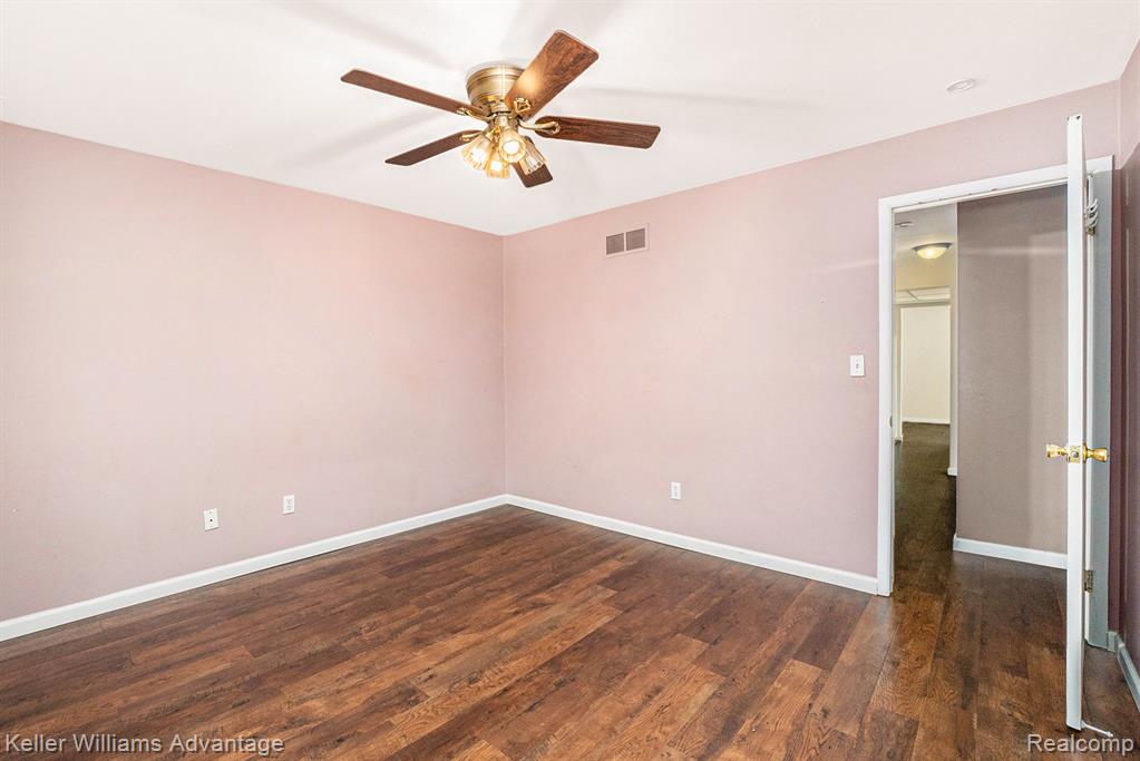 670 E Fox Hills Drive, Bloomfield, MI 48304 — Photo 11