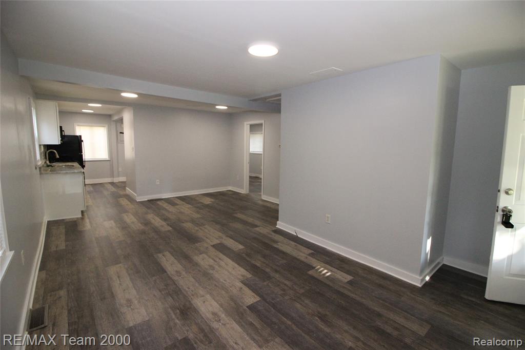 5847 WEDDEL Street, Taylor, MI — Photo 9