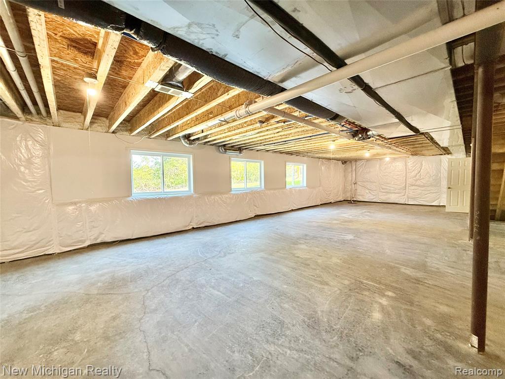 7056 Cambridge Drive, Flushing, MI 48433 — Photo 11