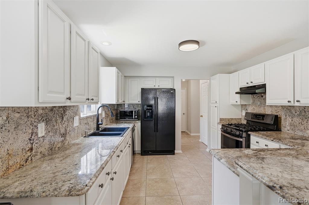 4421 Honeysuckle Drive, Sterling Heights, MI 48314 — Photo 19