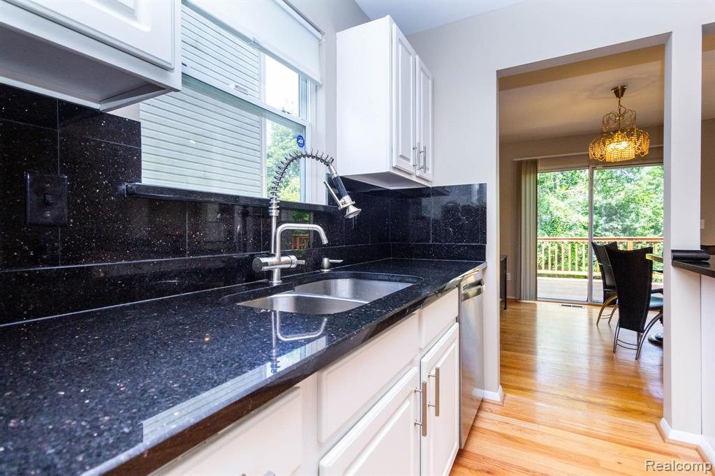 487 N Oak Drive, Commerce Twp, MI 48390 — Photo 17