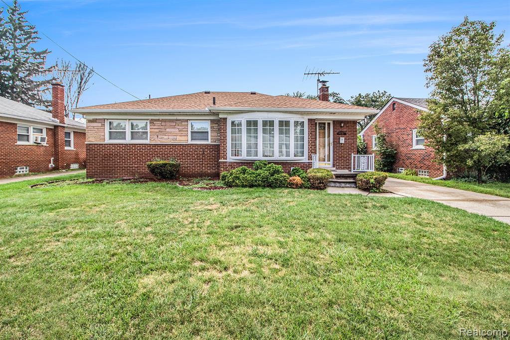 9137 San Jose, MI 48239 — front exterior