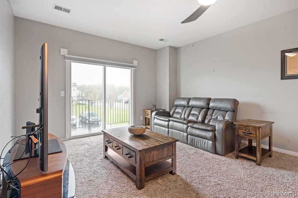 10086 RIDGE RUN Street, 36, Howell, MI 48855 — Photo 5