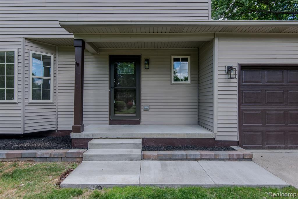 526 COVE VIEW Drive, Waterford, MI 48327 — Photo 13