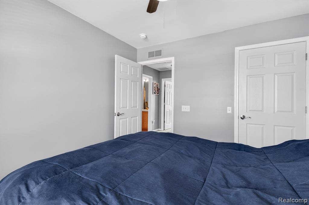 7526 Carlton Drive, Ypsilanti, MI 48197 — Photo 29