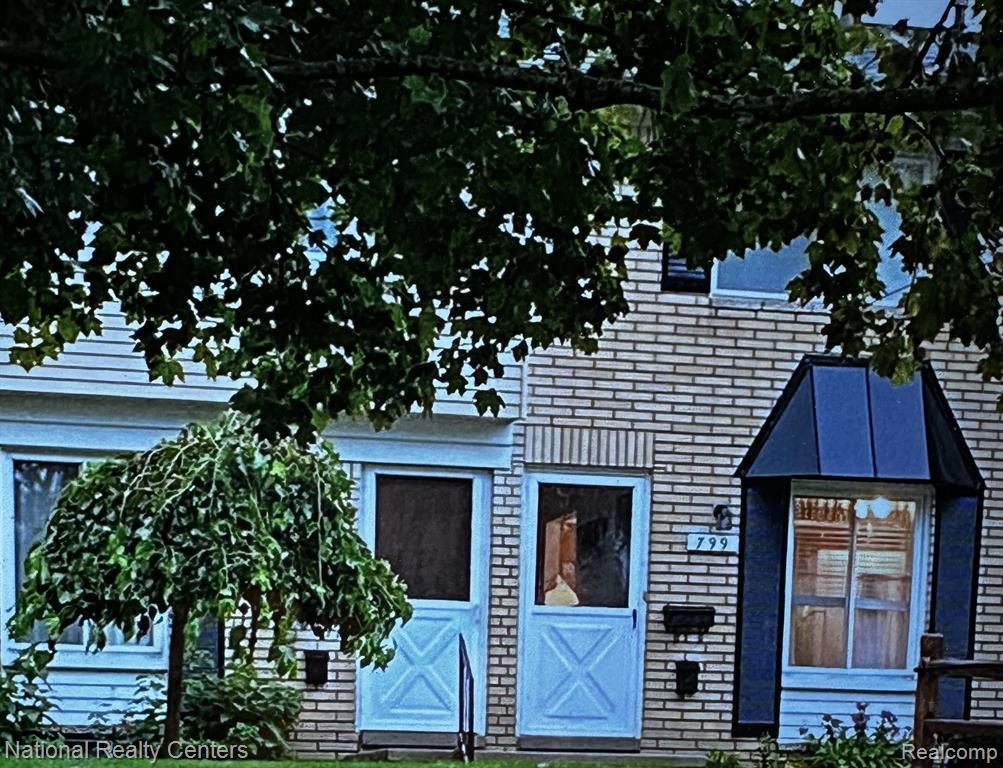 797 Hilldale Circle, Milford, MI 48381 — front exterior