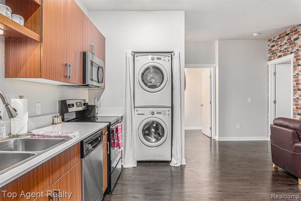 630 S GARFIELD Avenue, 202, Traverse City, MI 49686 — Photo 14
