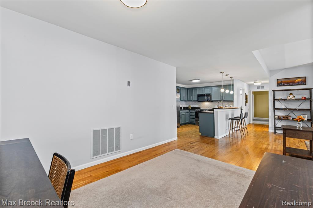 5817 Twin Oaks Drive, Sterling Heights, MI 48314 — Photo 18