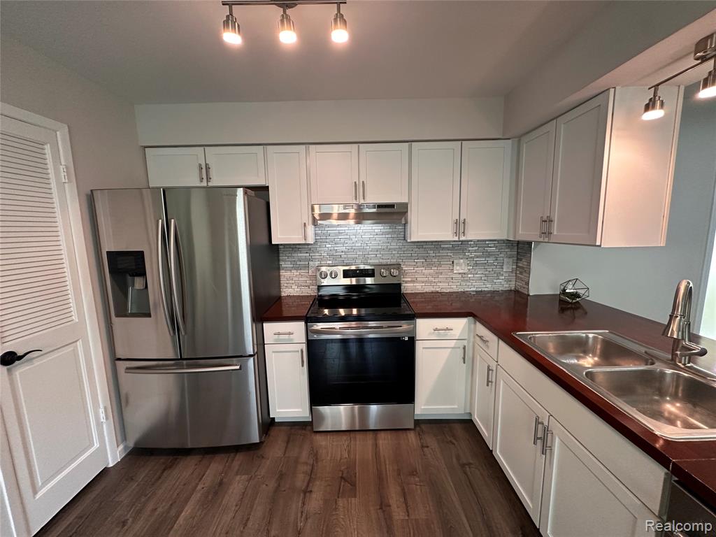 8706 Cologne Drive, Sterling Heights, MI 48314 — Photo 11