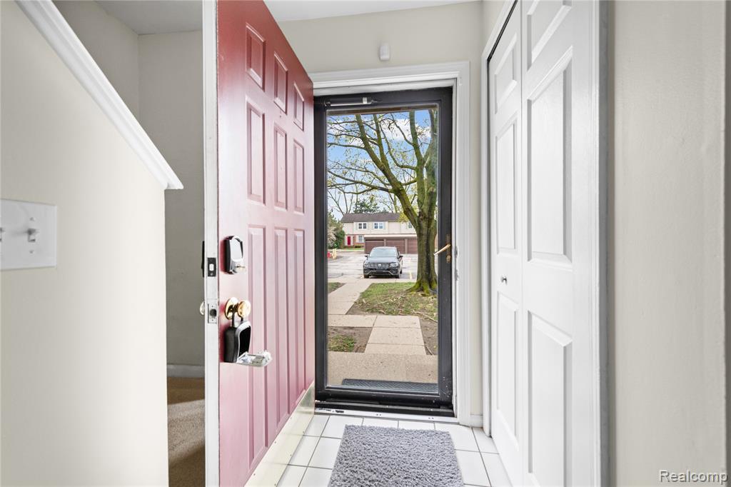 24762 Bashian Drive, Novi, MI — Photo 5