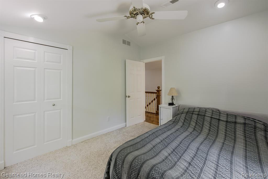 6296 Elizabeth Lake Road, Waterford, MI 48327 — Photo 43