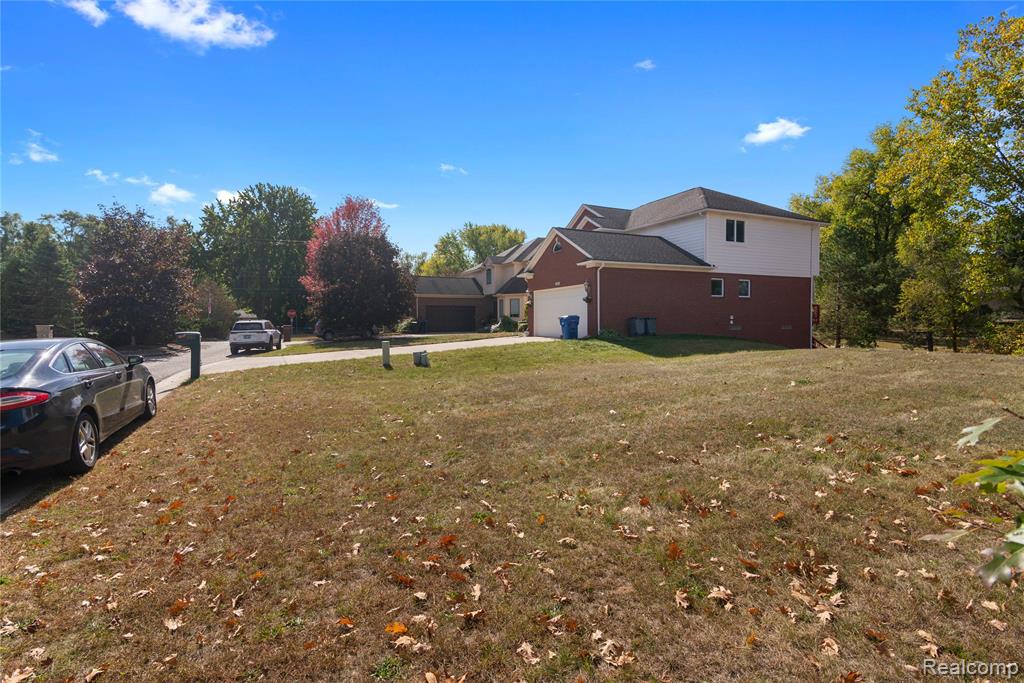 257 Madeleine Lane, Waterford, MI 48328 — Photo 7