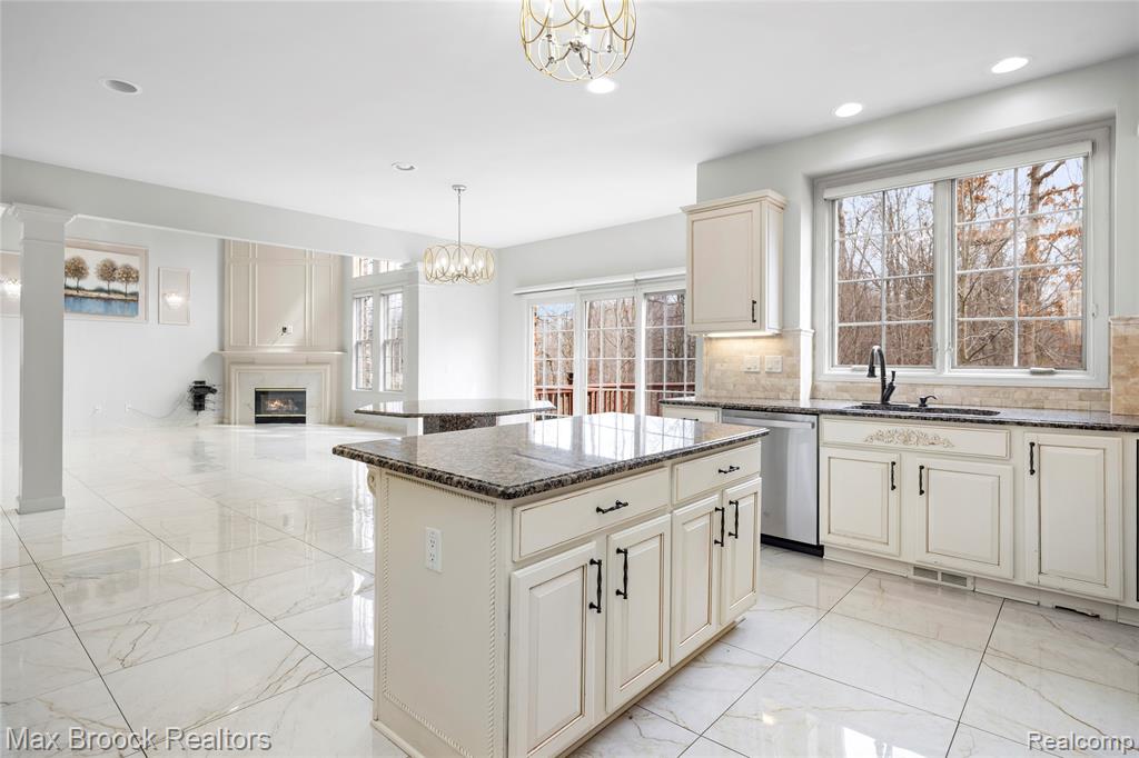 7083 Chatham Court, West Bloomfield, MI — Photo 23