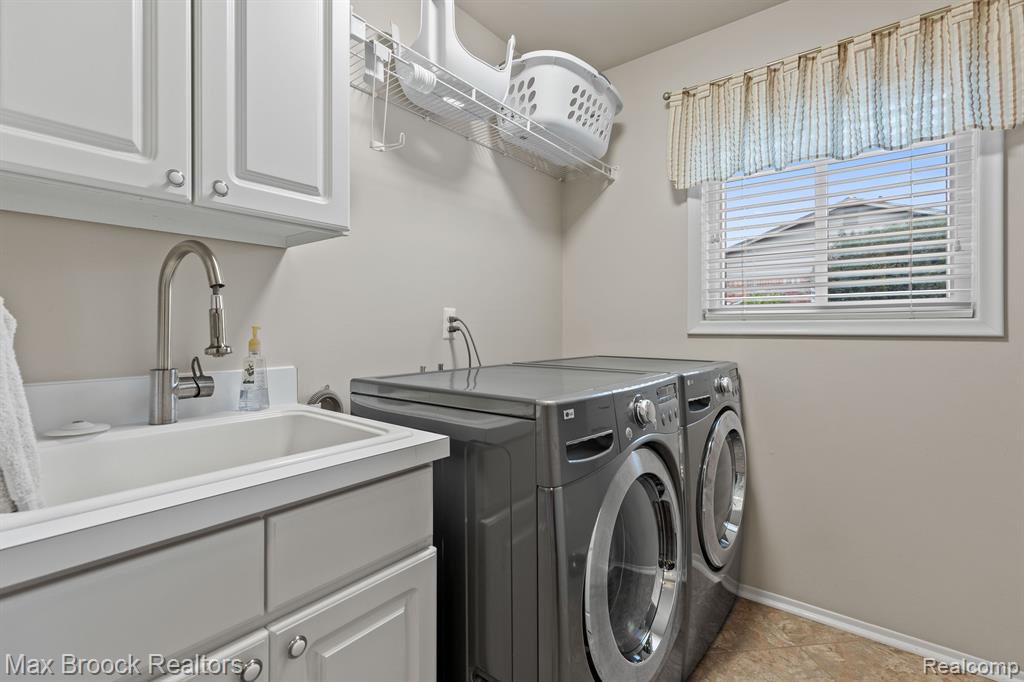 975 HUNTSFORD Drive, Troy, MI 48084 — Photo 13