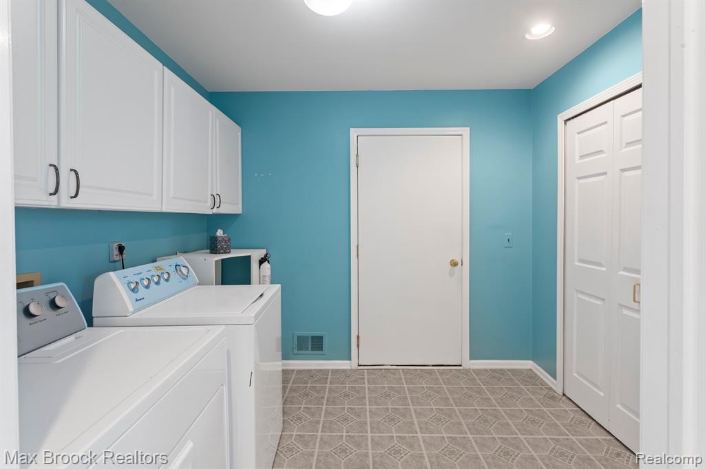 21394 Magnolia Court, 7, Farmington Hills, MI 48336 — Photo 7