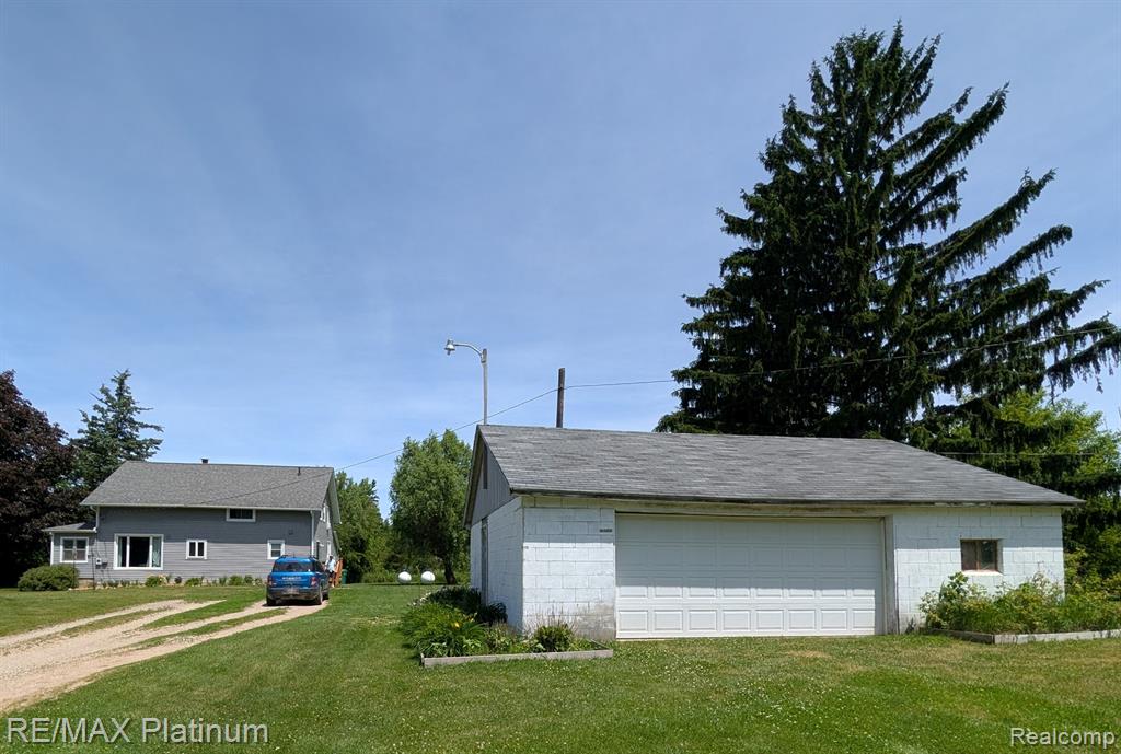9084 Hartland Road, Fenton, MI 48430 — Photo 2