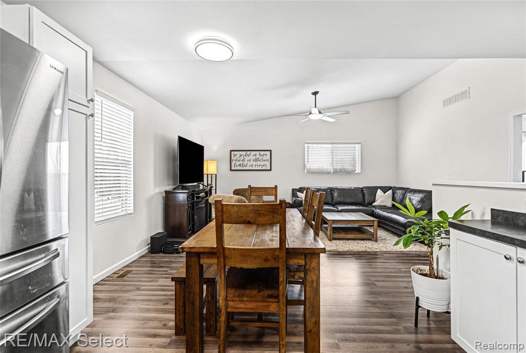 10311 Walnut Shores Drive, Fenton, MI 48430 — Photo 15