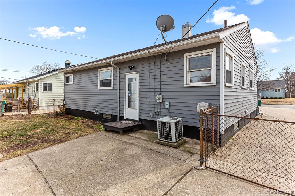 1251 CLARITA Street, Ypsilanti, MI 48198 — Photo 4