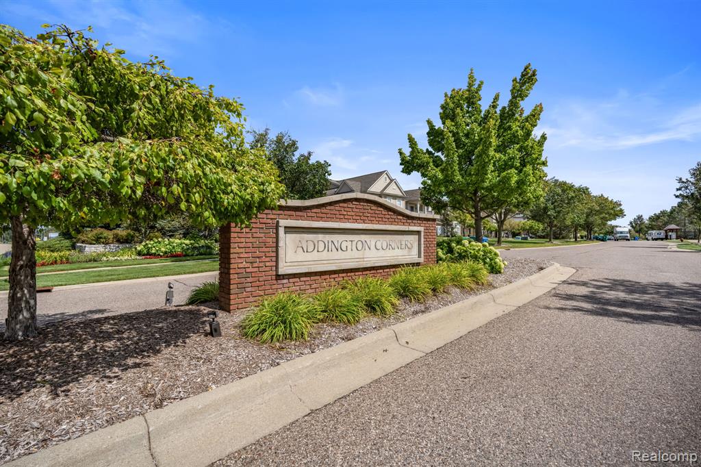 17200 Addington Drive, Commerce Twp, MI 48390 — Photo 2