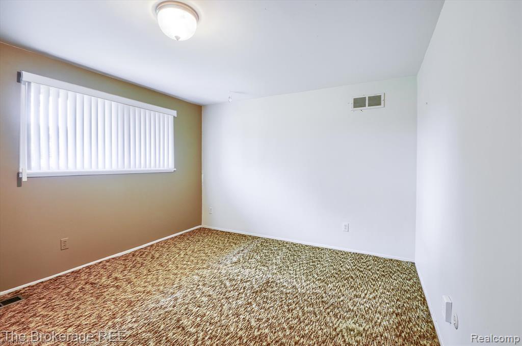 6228 Greenview Drive, Burton, MI 48509 — Photo 42