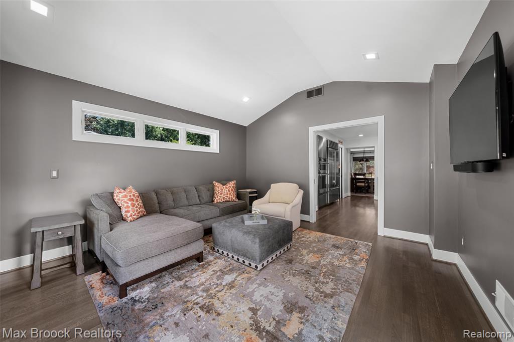 6907 W Knollwood Circle, West Bloomfield, MI — Photo 14