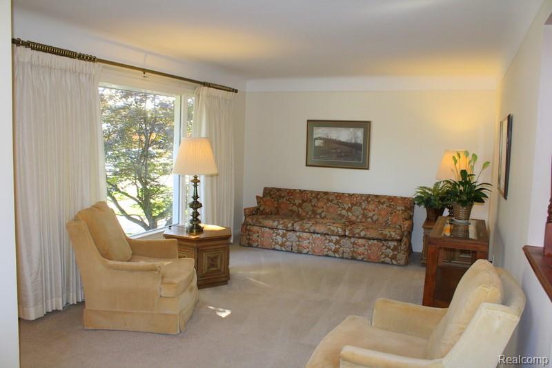 9854 Sterling Avenue, Allen Park, MI 48101 — Photo 10