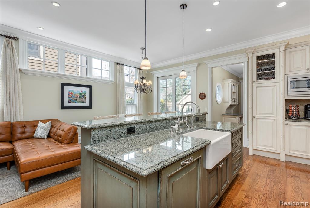 682 WALLACE Street, Birmingham, MI 48009 — Photo 16