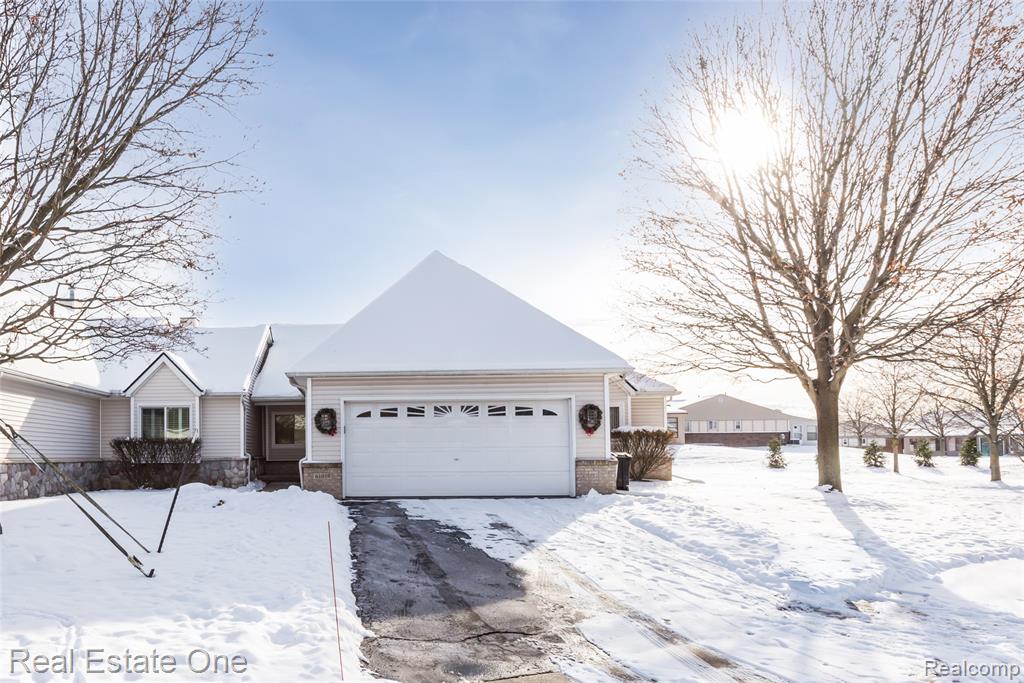 61019 Evergreen Court, 22, South Lyon, MI 48178 — Photo 2