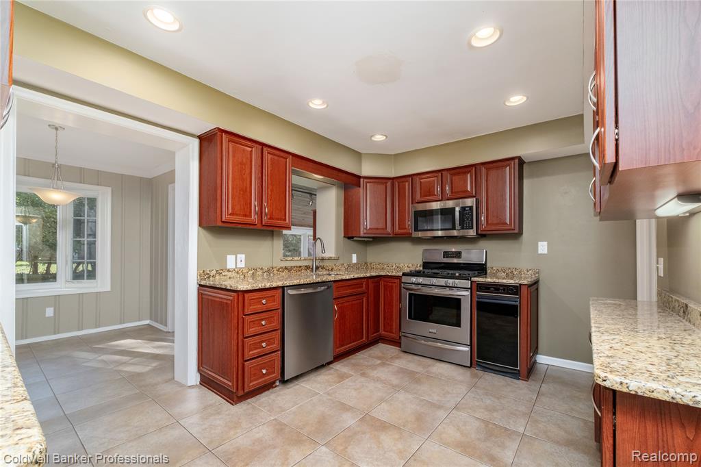 499 Sunningdale Drive, Grosse Pointe Woods, MI 48236 — Photo 18