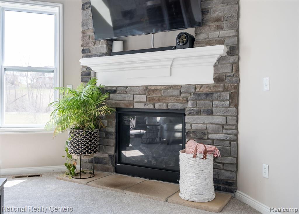527 SOUTHSHORE Drive, Oxford, MI 48371 — Photo 10
