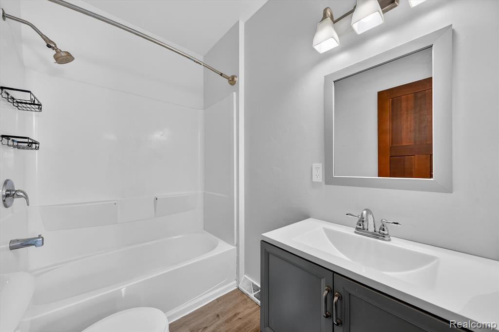 913 Cedar Street, St. Clair, MI 48079 — Photo 15