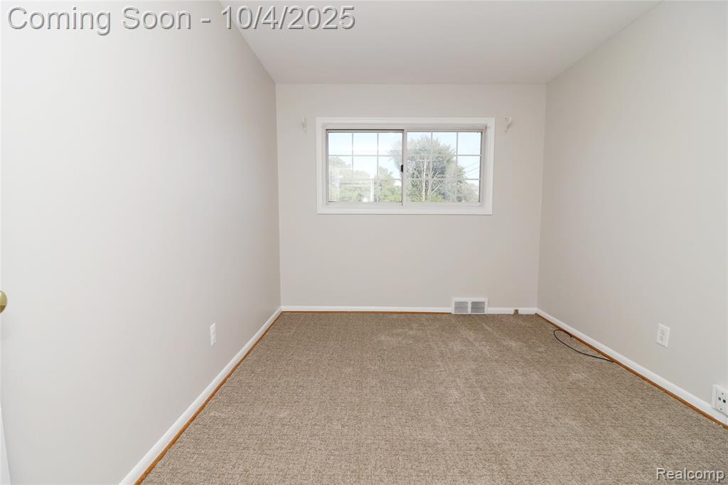 939 Deering Street, Garden City, MI — Photo 15